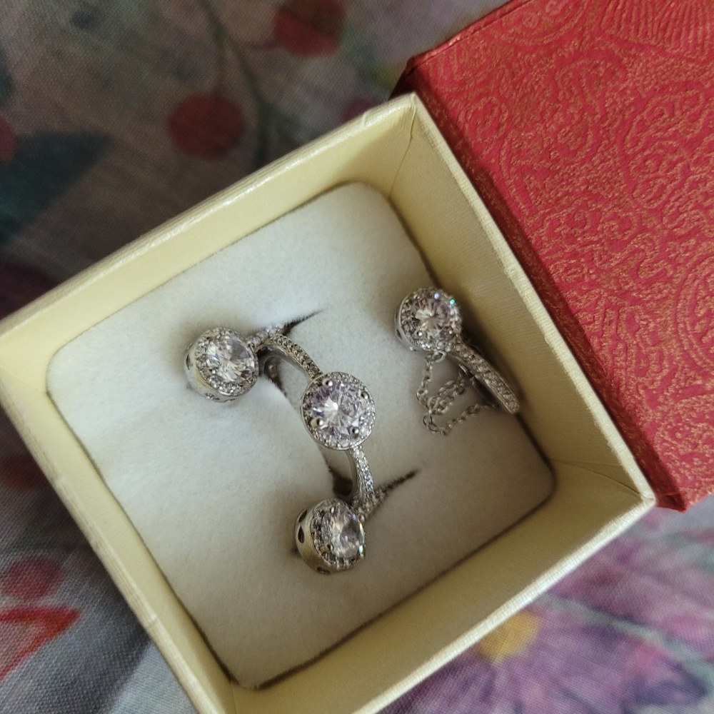 Jewelry - Picture 4 of 5